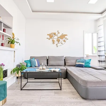דירה Apartman David,stan S Vrtom רייקה