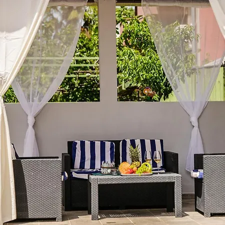 Apartman David,stan S Vrtom *